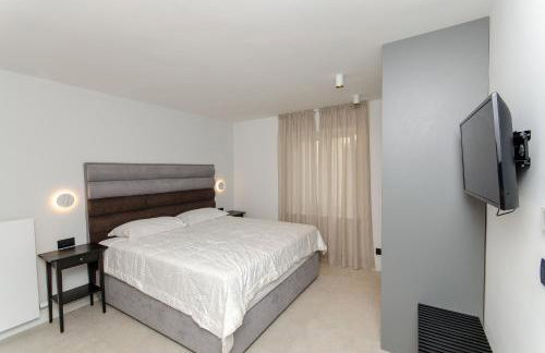 Azure Heaven Apartment w heated pool - Photo 10