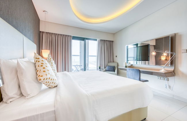 Maison Privee - Cool Dubai Apt next Burj Khalifa & Design District - Photo 5