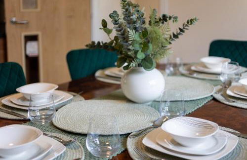 Comfy Chippenham Double Ensuite Home with Large Garden with Parking x 4 - Foto 9