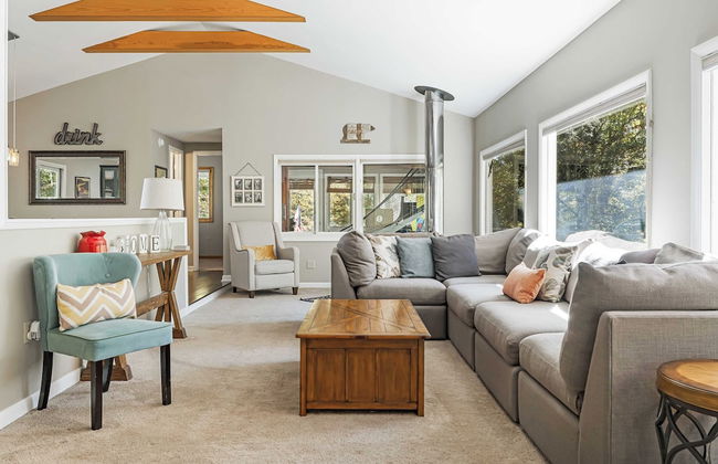 Cabin in the Sky by Avantstay Deck w/ Views - Foto 7