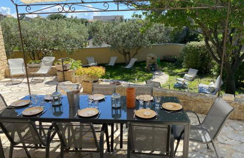 Escapade entre amis en Provence, 4 chambres, terrasse & jardin, proche Avignon - Foto 44