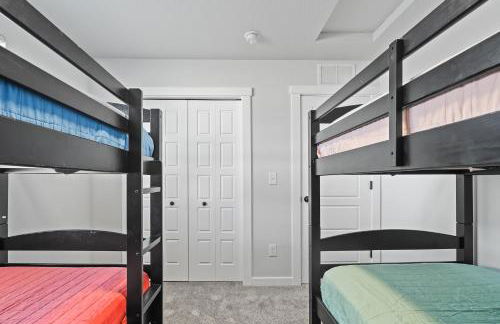 Spacious 6BR - Sleeps 22 - Game Room & Pool Access - Foto 36