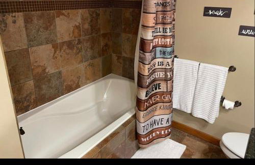 Penthouse Mountain Haven with Community Spa Room - Foto 14