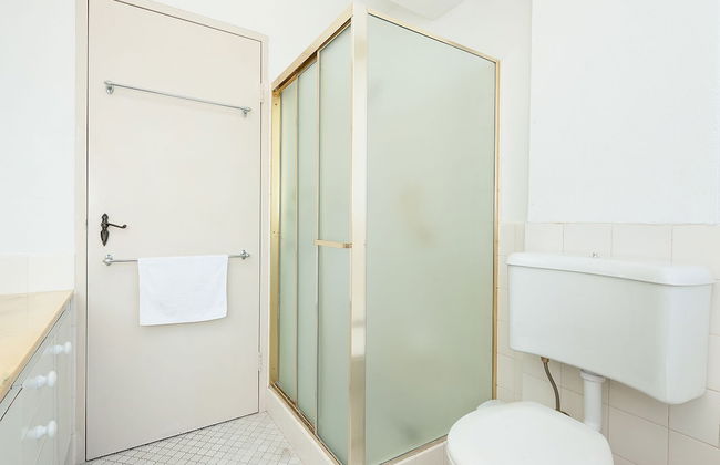 Bondi Apt for 4 Panoramic Ocean - Photo 9