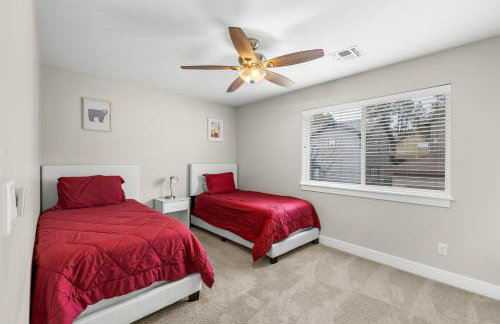 Modern Flagstaff Getaway with Mountain Charm. - Foto 25