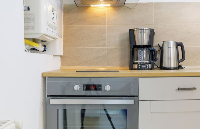 Modern Apartment - Photo 25