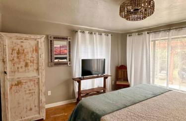 2 bedroom, large fenced yard, 3 mins from farmers market - Foto 9