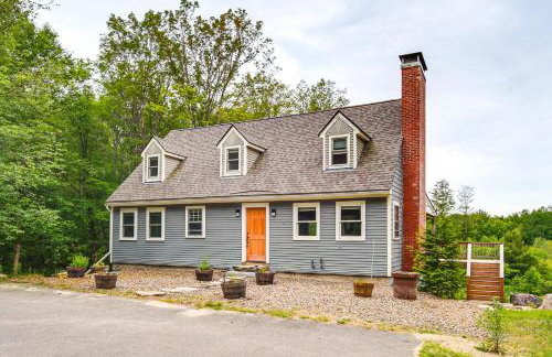 Expansive Wilmot Escape with Deck Near Skiing! - Foto 38