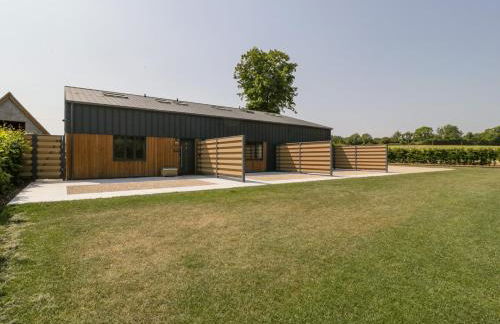 Linden Barn - Photo 1