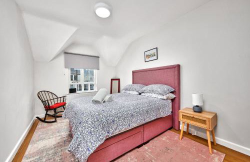 Exclusive Offers l Last-Minute Stay l Sleeps Up to 6 l Conveniently located near town Centre l restaurants l and local attractions l It offers easy access to the stunning Causeway Coast l Coleraine Hideout l WeStayBelfast - Foto 6