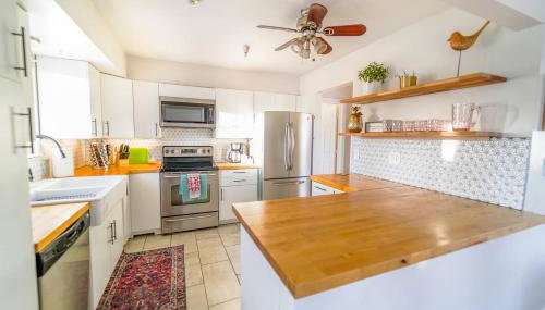 Turquoise Twin ★Vacation COS★3 King Beds★Near AFA - Foto 5