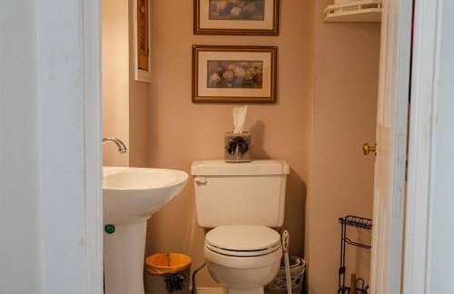 Historic Home near Stony Brook Village & Beach - Foto 44