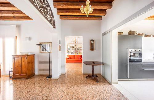 Beautiful Villa With Garden and Private Parking! - Foto 15