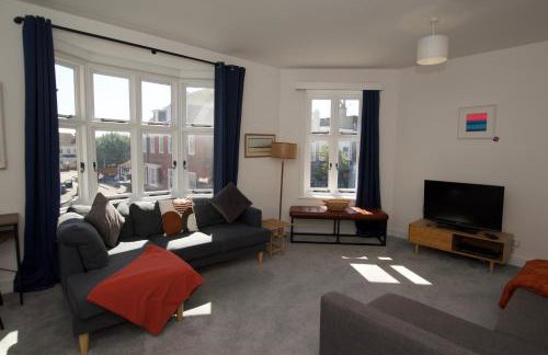 Beautiful large 3-bed coastal flat with parking. - Foto 11
