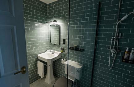 Burlington Mansions - Stunning Coastal Apartment - Photo 5