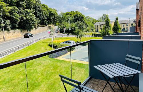 Cheerful 2-bed townhouse in Wakefield with parking - Foto 4