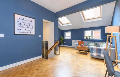 Stylish Leeds City Centre Retreat with Private Terrace & Hottub - Foto 10