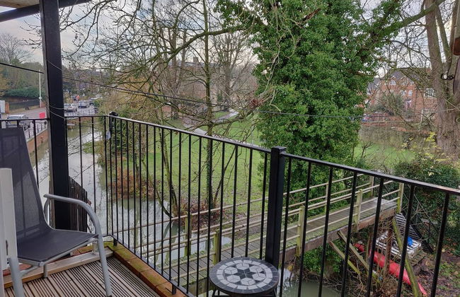 Waterfront Apartment In The Heart Of St Neots - Photo 16