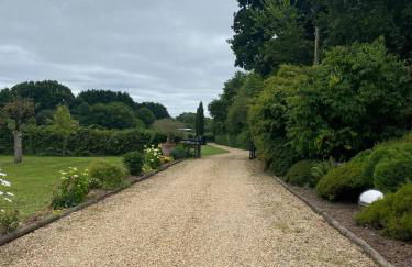 Romantic Luxury Cabin & Hot Tub near New Forest Dorset - Photo 11