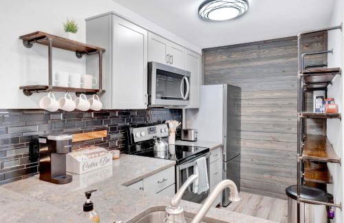 Treehouse Retreat 2Bed 2Bath Entire Townhome in The Woodlands - Foto 21