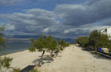 Apartments Zvone,place by the sea - Photo 12