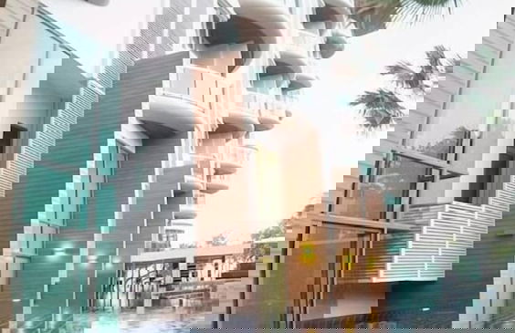 Sonrisa Sriracha - Photo 51