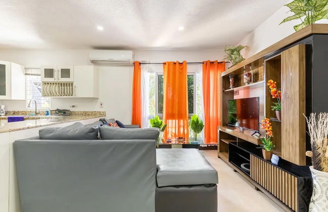 Apt - Gated Community-sleeps 4-balcony-parking - Foto 9