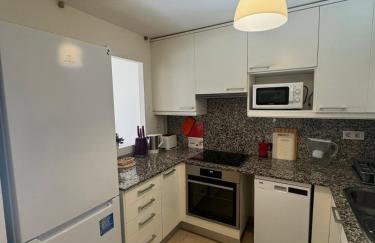 Precioso piso cerca de playa Fenals con 2 piscinas y terraza - Photo 11