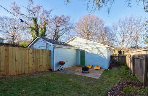 5 min Grant park with Fenced Yard Parking Pet Friendly - Photo 10