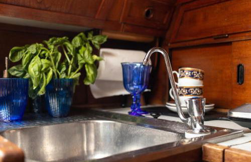 Quo Vadis Yacht in Bisceglie Harbor - Foto 9