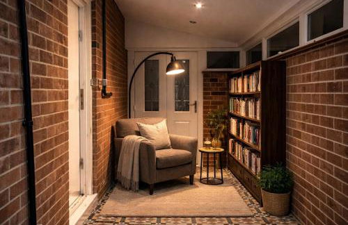 Sleeps 8 Four Bed Contractor Group House Corby Parking - Photo 9