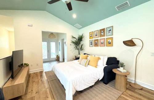 The Royal Cypress Suite Near UF Shands Downtown - Photo 38