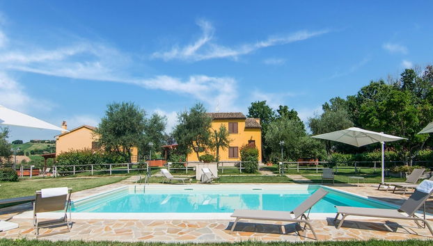 Villa in Ostra Vetere With Pool and Jacuzzis - Foto 2, Imagen principal