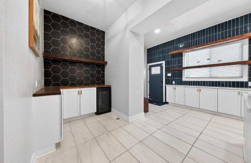 Stylish City Oasis ABODEbucks - Foto 18