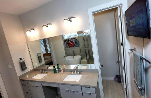 Galleria Exquisite Three Story Home Brand New Development - Foto 11