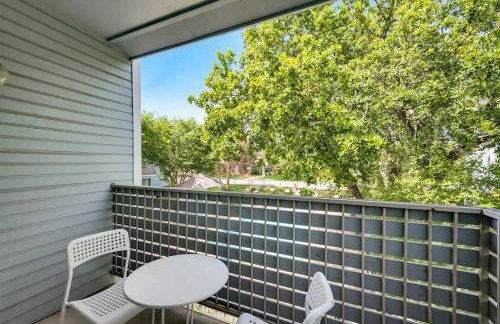 Serene 2BD Condo South Irving I18 - Foto 12