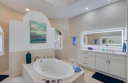 Cape Serenity- Premier Waterfront Villa with Kayaks and Bikes - Foto 19