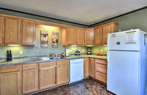 Natures Retreat with Hot Tub 7 Mi to Bryson City - Foto 8