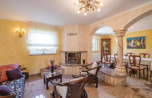 5 Bedroom Beautiful Home In Labin - Photo 39