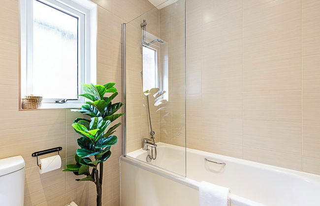 Semi-detached House With Modern Bespoke Interior - Foto 17