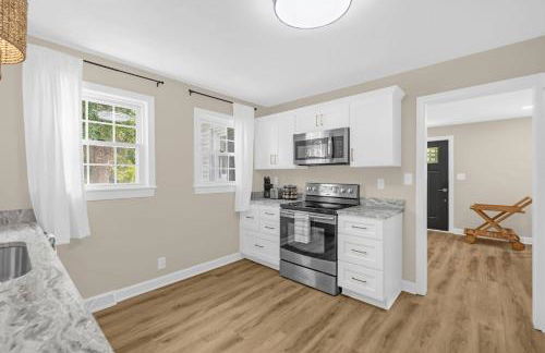 3BR Elam Retreat • Work & Rest - Photo 12