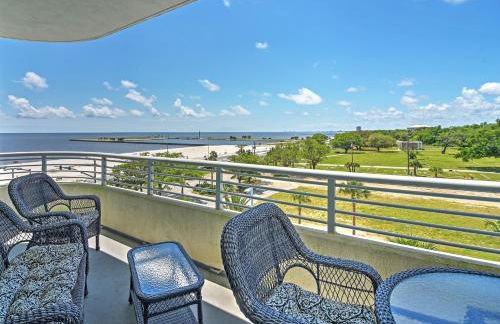 Beachside Biloxi Club Condo Balcony with Ocean View - Foto 1