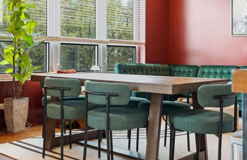 1 Free Parking Gym Balcony Sleeps 10 - Photo 3