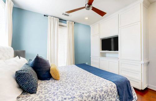 Water-View Condo with Balcony, Smart TVs, Washer/Dryer and Pool - Foto 23