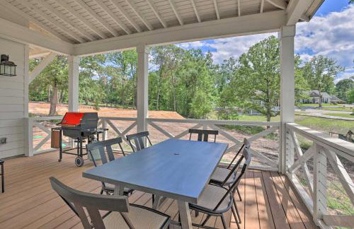 Luxe Lakefront Getaway with Porch and Water View! - Foto 31