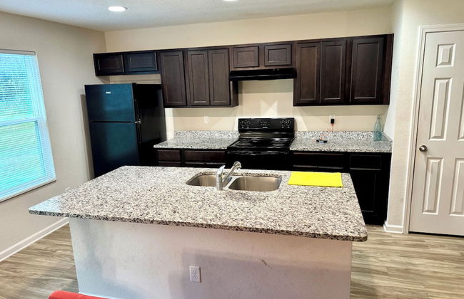 3 Bed Home 5 Mins to JAX Airport & Zoo - Foto 18