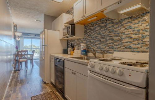 The Turtle House- Quiet complex, 2 BR/ 2 BA - Photo 7