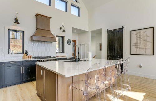 3 Mi to Holiday Valley Mtn-View Home with Hot Tub - Foto 2