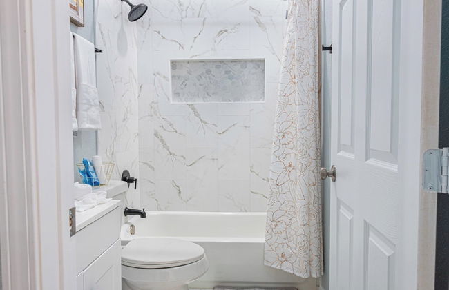 Comfort and Style 4br/3ba Near Riverwalk and Dtown - Foto 30