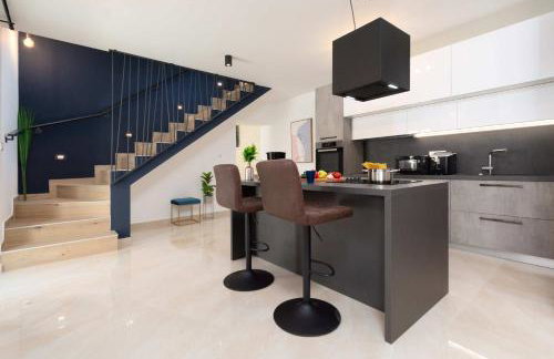 Designer Villa Simone - Modern & Heritage Style with Office - Foto 43